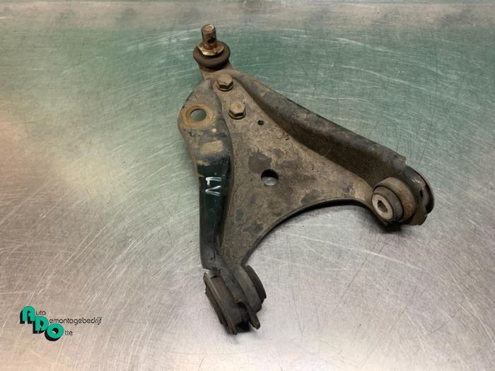 Bras de suspension avant gauche d'un Renault Twingo (Twingo, Autos : Pièces & Accessoires, Renault, -, 3 mois de garantie, Utilisé