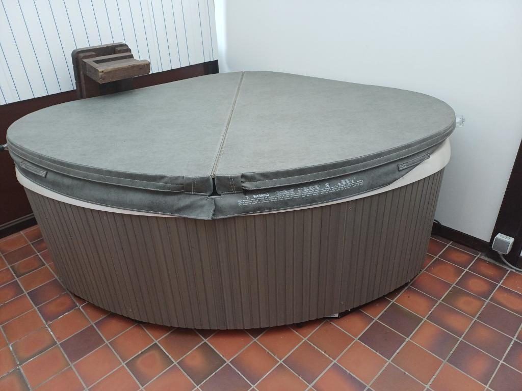 tx jacuzzi 2 personen, Tuin en Terras, Bubbelbaden en Hottubs, Ophalen, Zo goed als nieuw, Trap, Vast