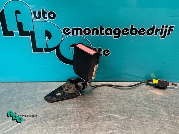 Insertion ceinture de sécurité arrière gauche d'un Peugeo, -, 3 mois de garantie, Utilisé, -