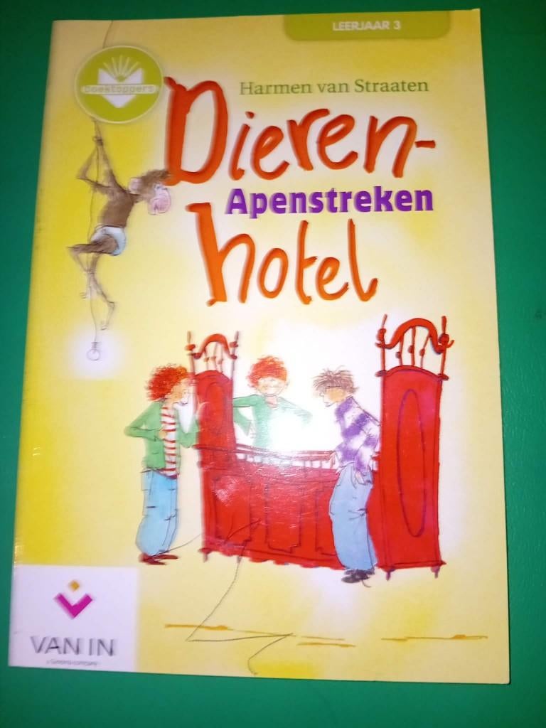 boek dieren-hotel apenstreken, Fictie algemeen, Harmen van Straaten, Ophalen of Verzenden, Zo goed als nieuw