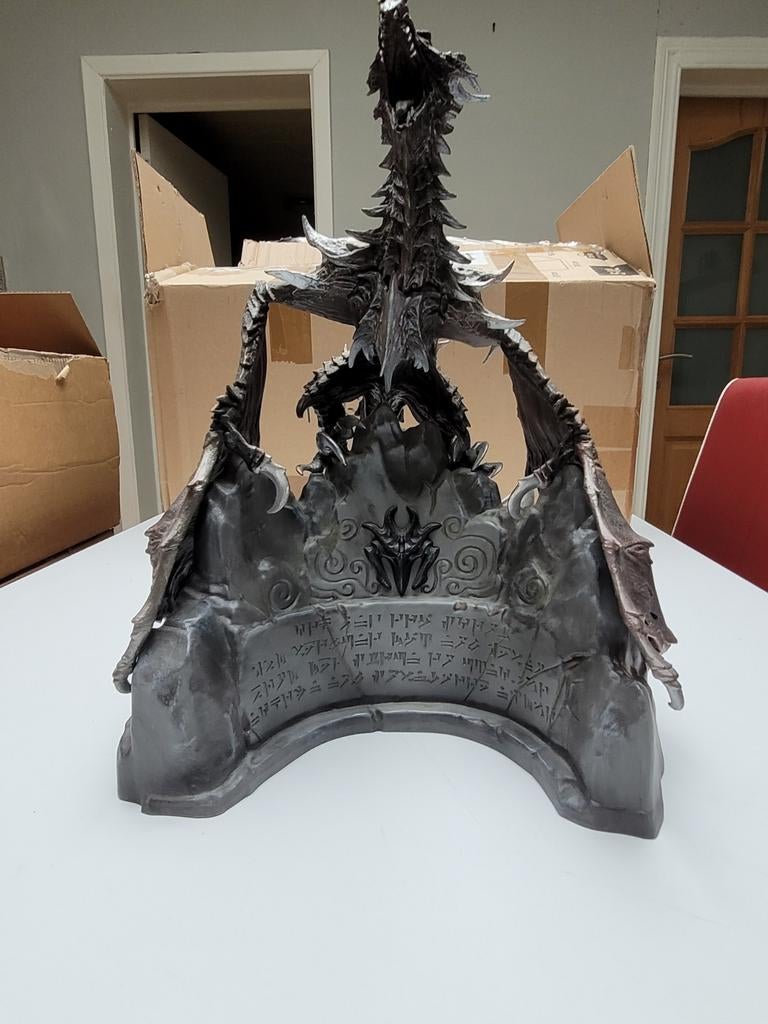 Skyrim Alduin Statue, Hobby en Vrije tijd, Modelbouw | Figuren en Diorama's, Ophalen of Verzenden