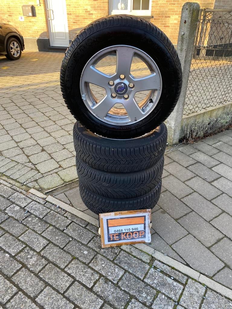 Jantes Volvo avec pneus d'hiver, Autos : Pièces & Accessoires, Enlèvement, Pneus hiver, Pneu(s)
