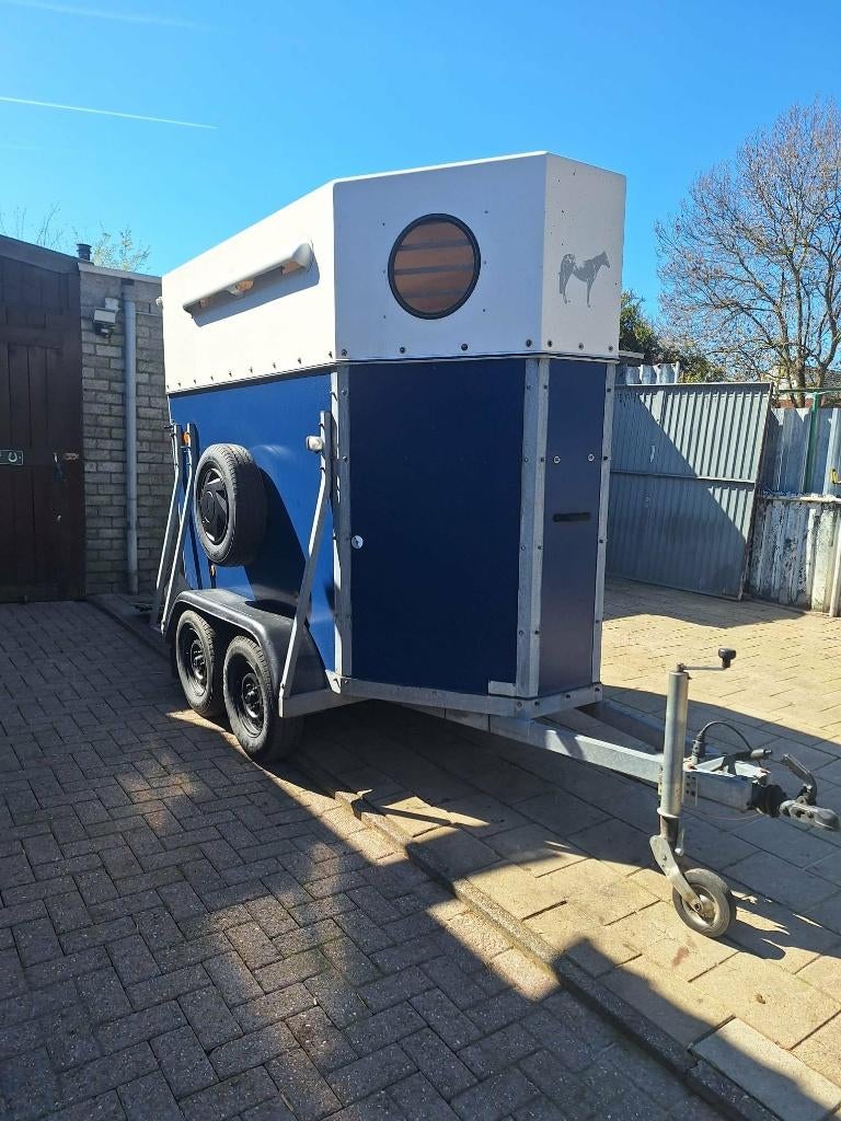 1,5 paard trailer, Dieren en Toebehoren, Paarden en Pony's | Trailers en Aanhangwagens, Ophalen, Zo goed als nieuw, Hout, 1½-paards trailer
