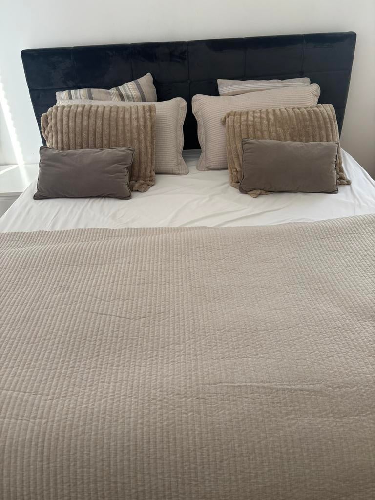 Velvet bed grijs, Ophalen, Zo goed als nieuw, 200 cm