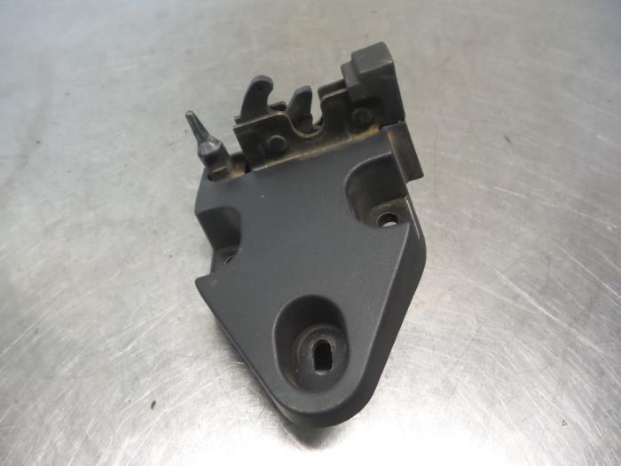 Schuifdeur slotvanger rechts van een Renault Trafic (Trafic, Auto-onderdelen, Gebruikt, -, Renault, -