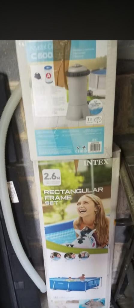 Piscine avec pompe sur chatelineau  60 e, Jardin & Terrasse, Enlèvement