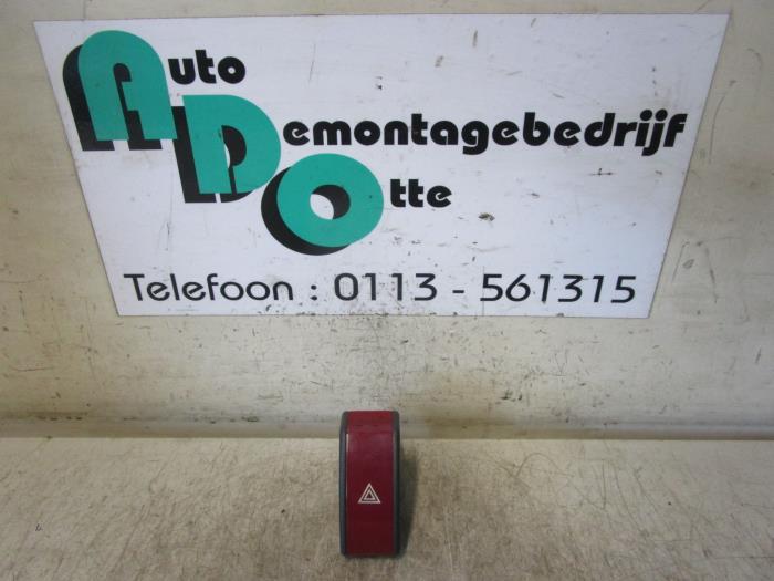 Paniekverlichtings Schakelaar van een Opel Corsa (Corsa C 00, Auto-onderdelen, Gebruikt, -, -, Opel