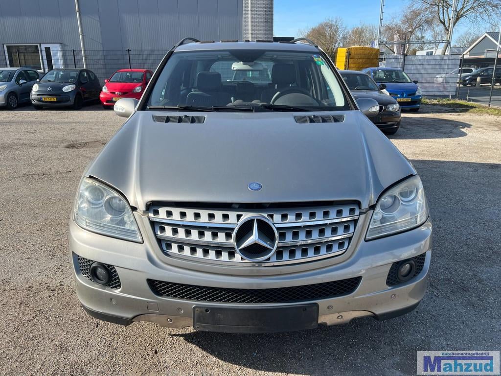 2006 M KLASE ML 2 W164 Grijs ML500 5.0 C723 Demontage onderd, Gebruikt, Mercedes-Benz AG, Mercedes-Benz, Mercedesstrasse 120
70372  Stuttgart, DE