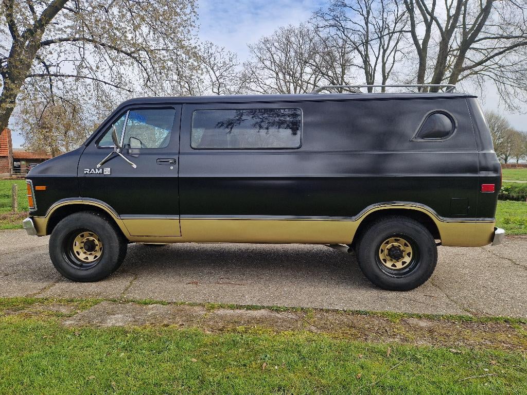 Dodge ram B350 oldtimer, Auto's, Automaat, Zwart, RAM Van, 5 deurs
