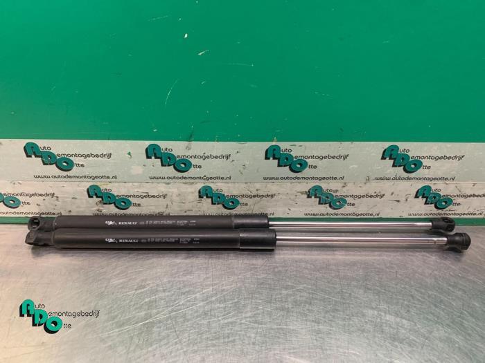 Set Gasdempers Achterklep van een Renault Clio (Clio 3 06-), Auto-onderdelen, Gebruikt, -, Renault, -