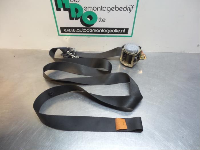 Veiligheidsgordel rechts-voor van een Ford Fiesta (Fiesta 02, Gebruikt, -, -, Ophalen of Verzenden