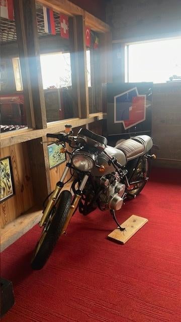 Suzuki GS 550 Cafe Racer Oldtimer 1980 Belgische Documenten, Motoren, 4 cilinders, Bedrijf, 550 cc, 12 t/m 35 kW