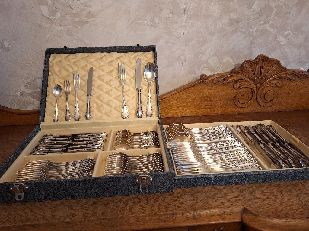 koffer met zilveren bestek, Enlèvement, Argent
