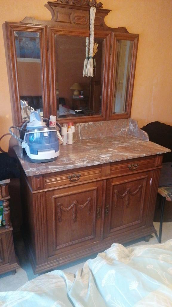 Belle commode en chêne massif., Ophalen