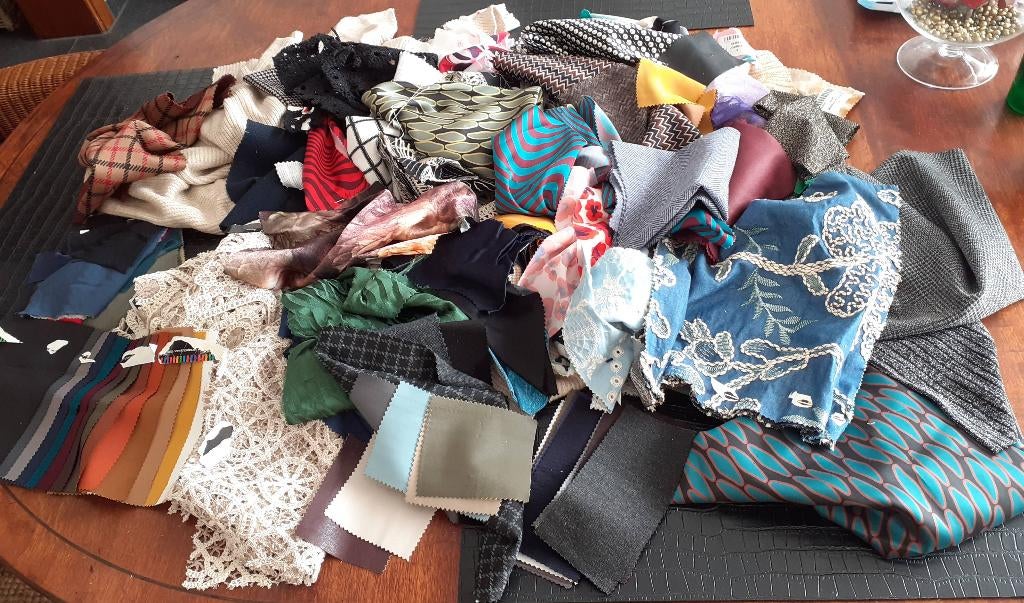 DIY grote zak vol restjes en lapjes stof lot 1, Hobby en Vrije tijd, Stoffen en Lappen, Nieuw, Overige materialen, 120 cm of meer