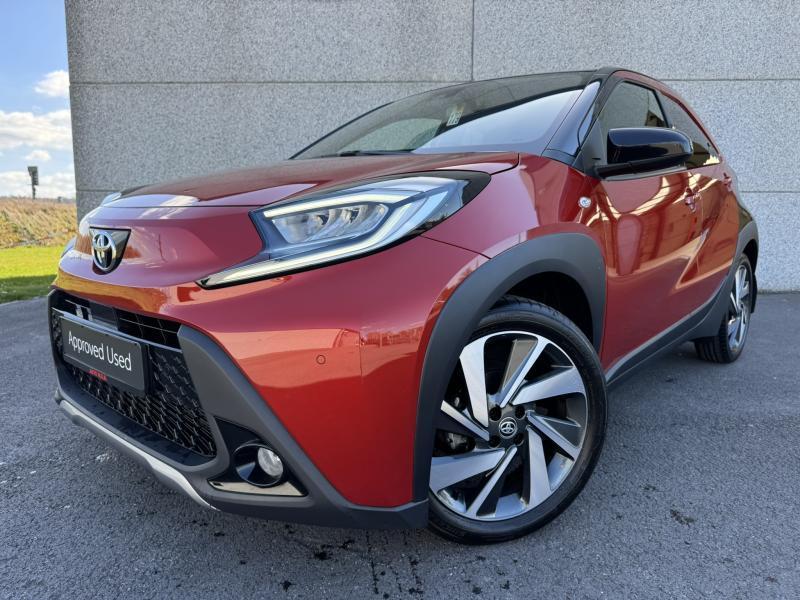 Toyota Aygo X 1.0 AUTO CVT X ENVY avec Seulement 17 577 km!, Autos, Toyota, Rouge, Achat, 998 cm³, Noir