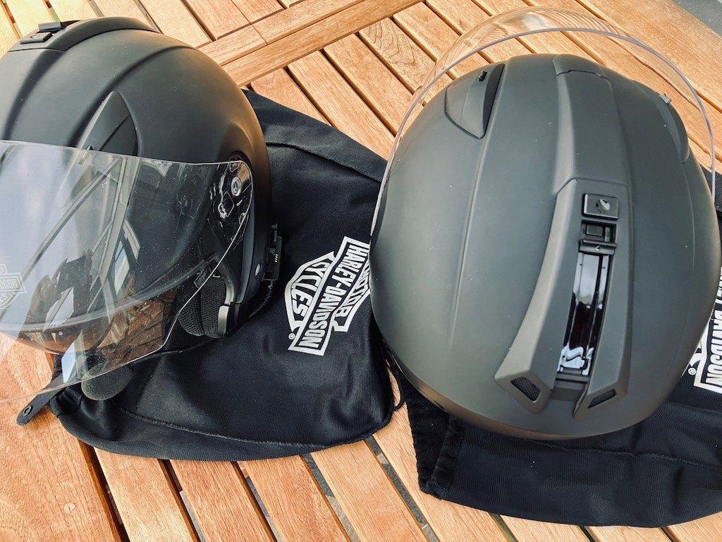 Twee zwarte Harley Davidson motorhelmen, Motoren, Dames, Jethelm, Tweedehands, Ophalen