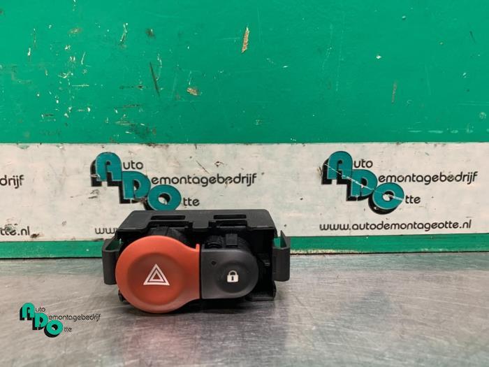 Commutateur éclairage d'urgence d'un Renault Clio (Clio 3 0, Renault, -, 3 mois de garantie, Utilisé