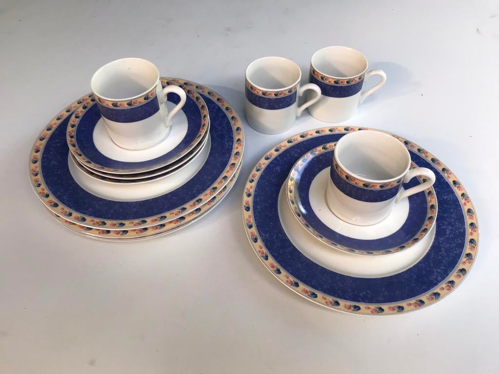 4 mokka tasjes, ondertassen en dessertbordjes,, Ophalen of Verzenden