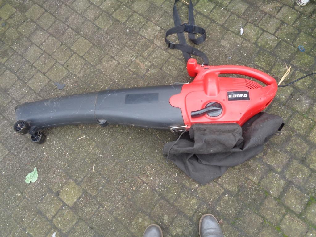 Souffleur à feuilles et aspirateur Gamma GB-2000-E, Avec sac de ramassage, Électrique, Porté à la main, Comme neuf