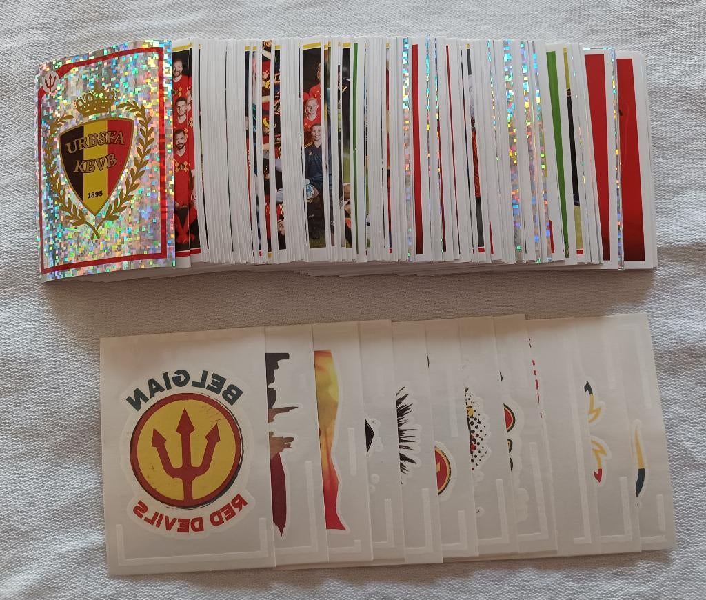 Set complet: We Stick #Redtogether (2018), Hobby & Loisirs créatifs, Autocollants & Images, Comme neuf, Plusieurs autocollants