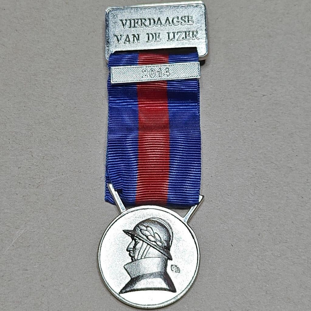 Medaille Vierdaagse van de IJzer zilverkleurig, Ophalen of Verzenden, Embleem of Badge