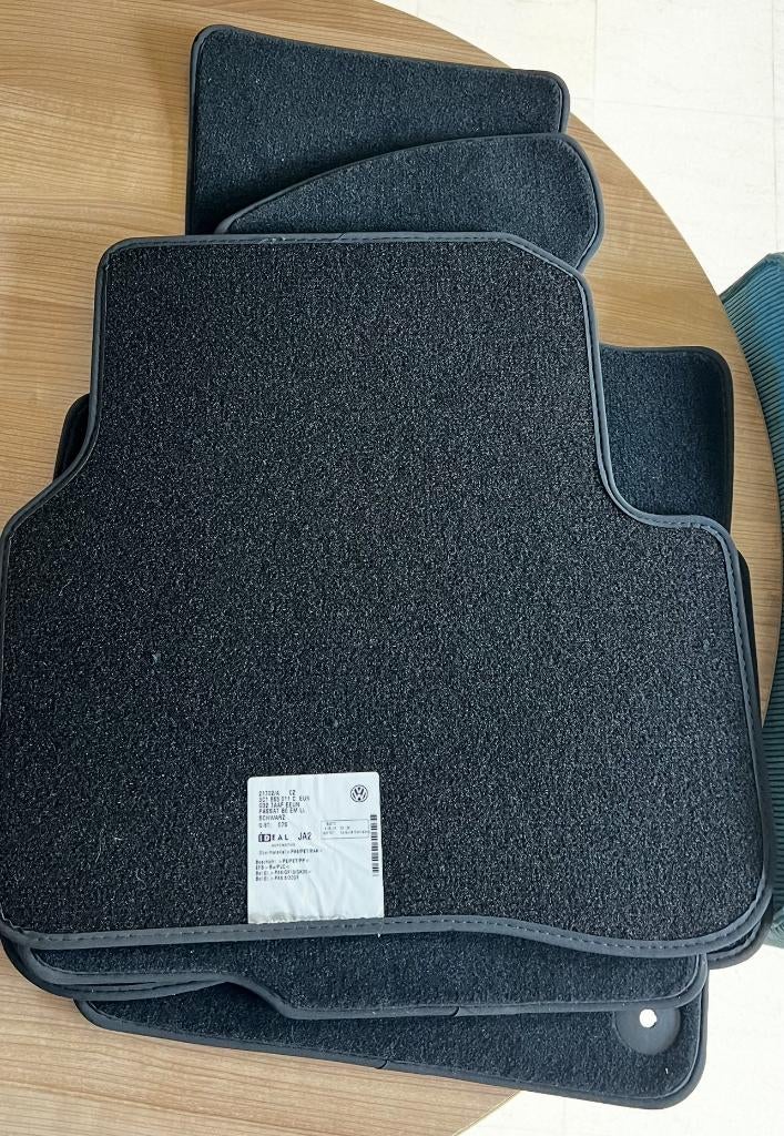Tapis originaux pour VW Passat B6 (2005-2010), Autos : Pièces & Accessoires, Autres pièces automobiles, Enlèvement, Volkswagen