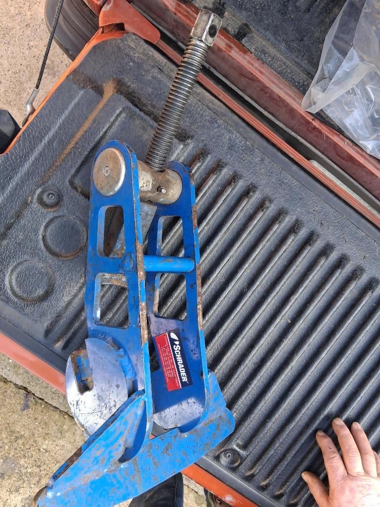 Recherche démonte pneu manuel, Autos : Divers, Enlèvement