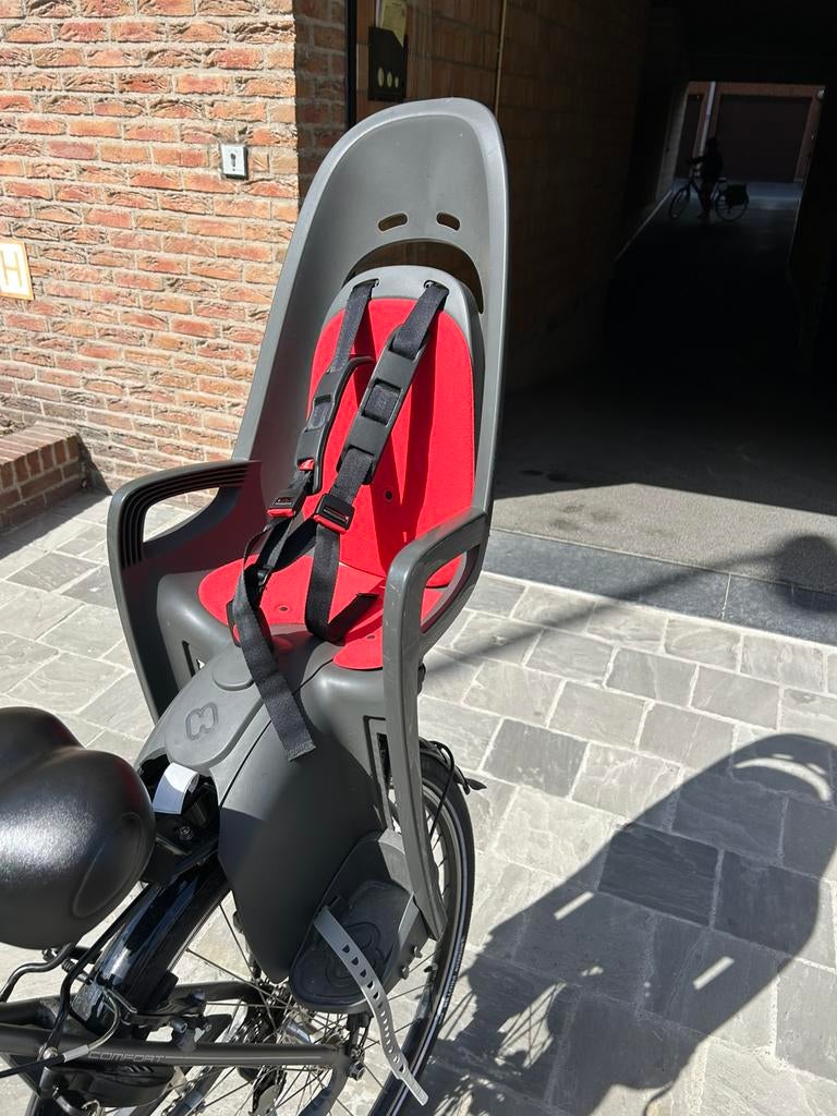 HAMAX achterbagagerek kinderzitje, Ophalen, Achterzitje, Voetsteuntjes, Zo goed als nieuw