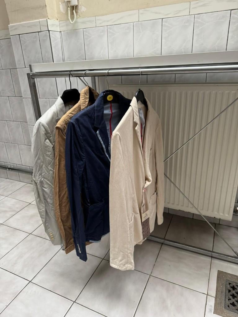 Porte-vêtements à double tringle, Enlèvement