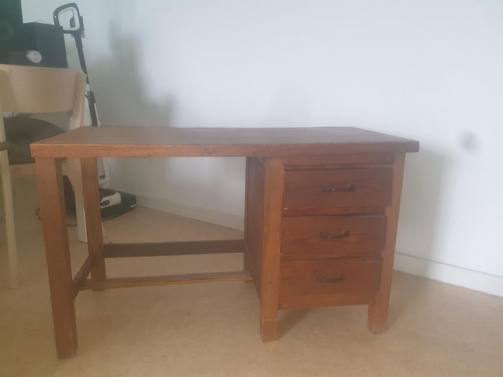 Charmant petit bureau, ancien, en bois massif pour enfant., Enlèvement, Utilisé