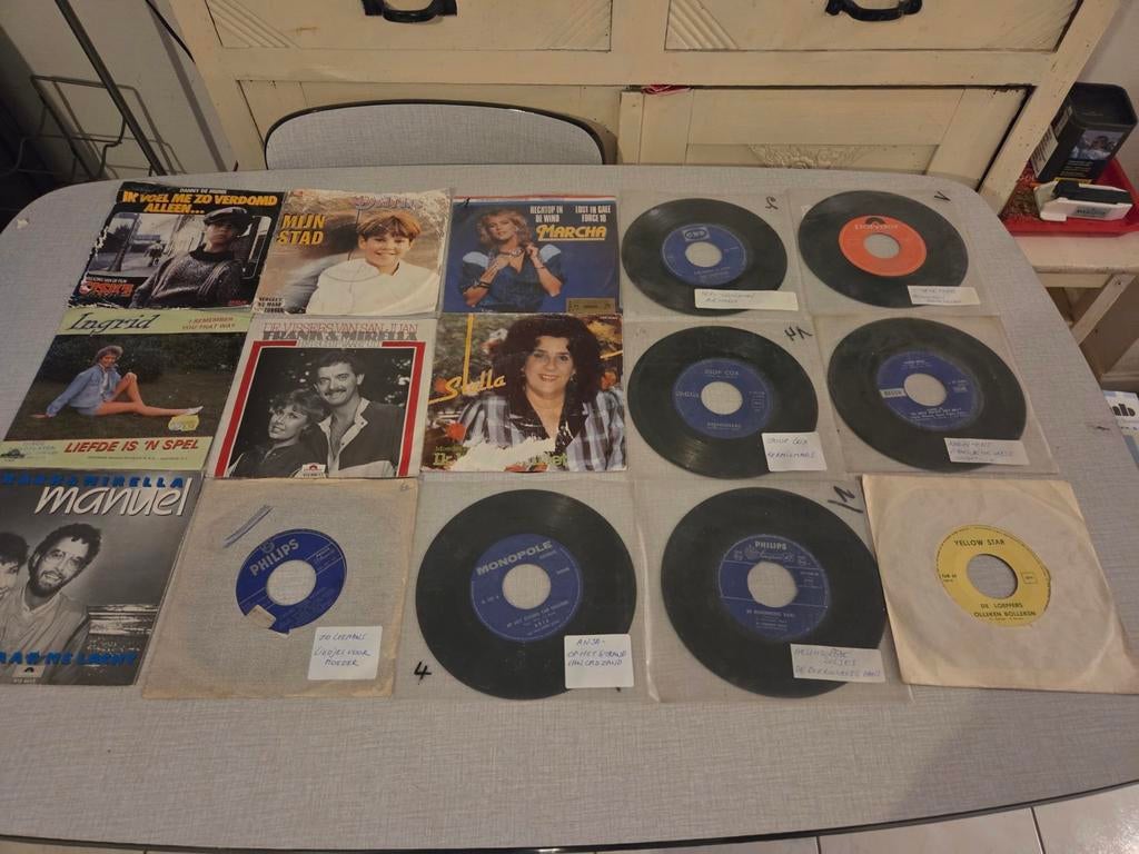 15 x single varia Vlaams, prix du forfait possible, Enlèvement ou Envoi, Comme neuf