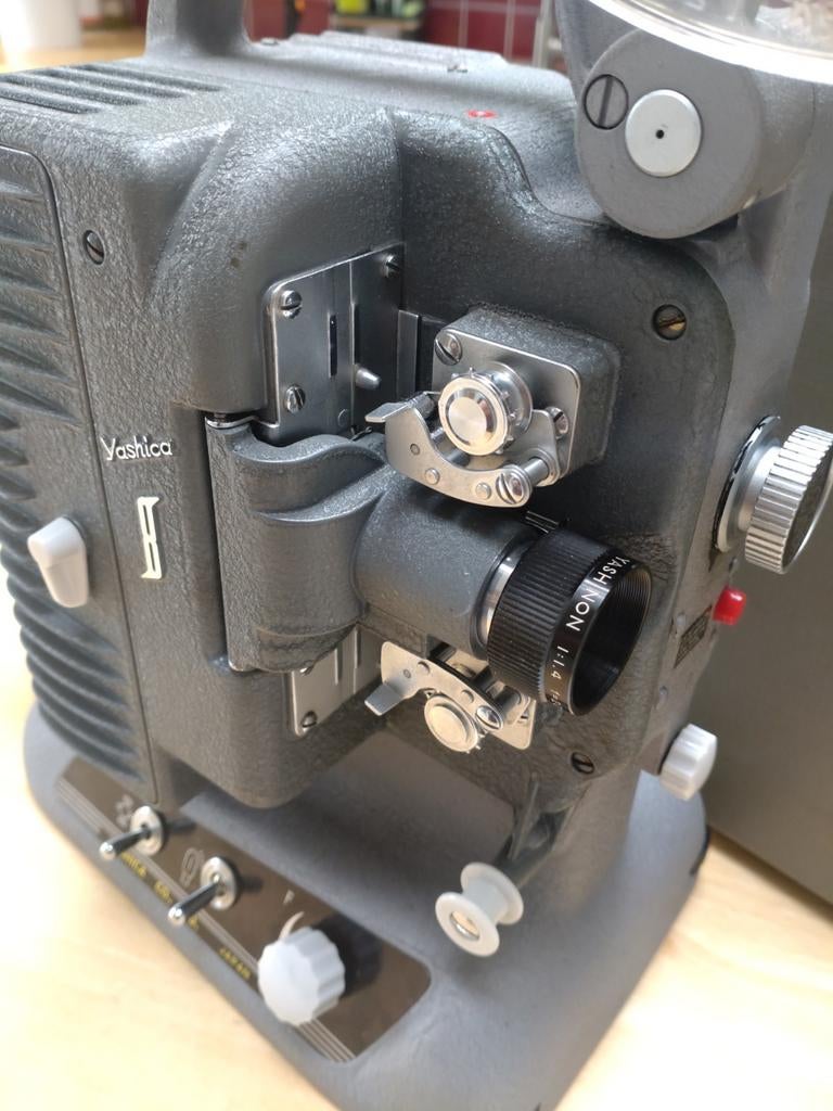 Yashica 8P - filmprojector 8mm, Ophalen