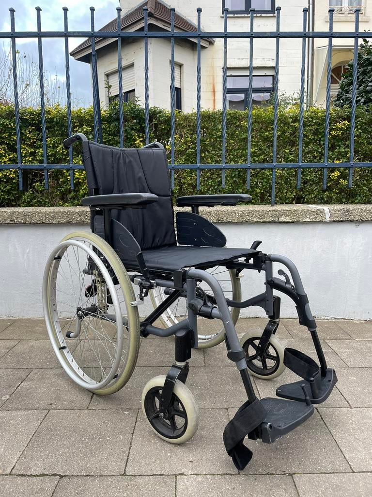 Chaise roulante pliable Invacare Esprit 3 Action état neuf, Divers, Enlèvement ou Envoi, Pliant, Comme neuf, Fauteuil roulant électrique