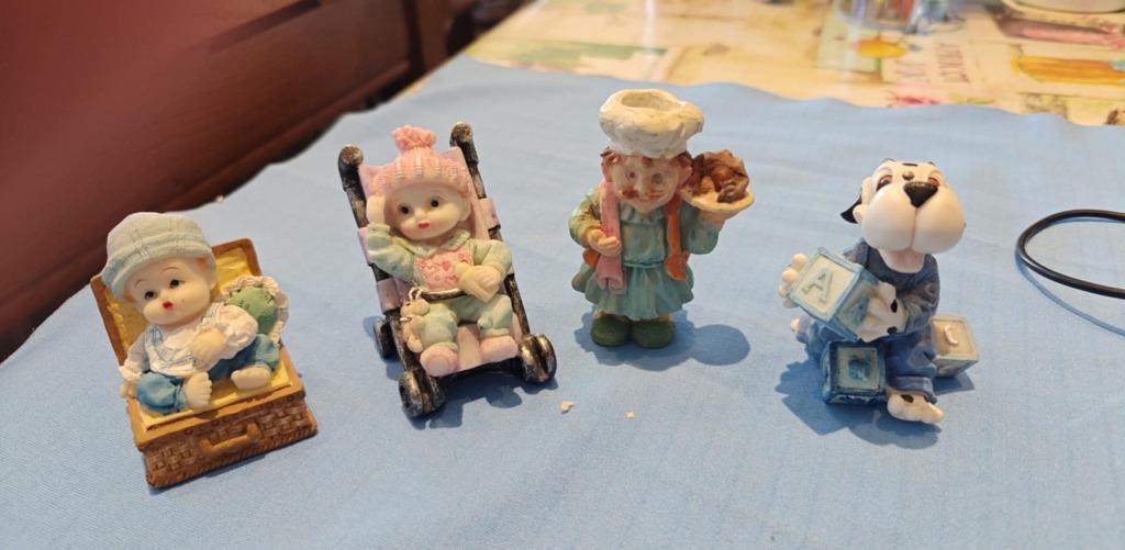 beeldjes klein in polyester, Verzamelen, Beelden en Beeldjes, Ophalen of Verzenden, Nieuw, Mens