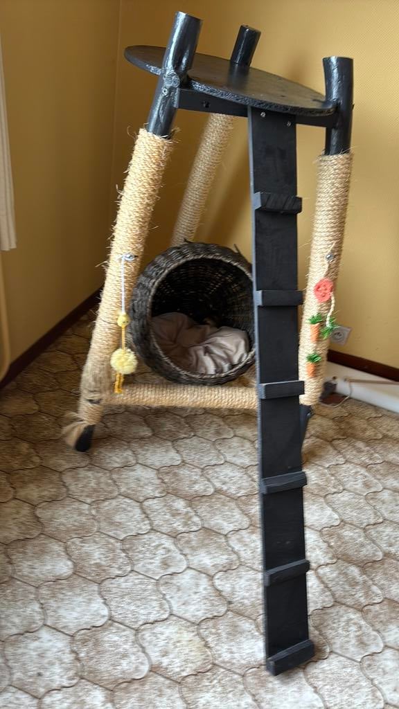 Kattenpaal met tablet, Ophalen, Zo goed als nieuw