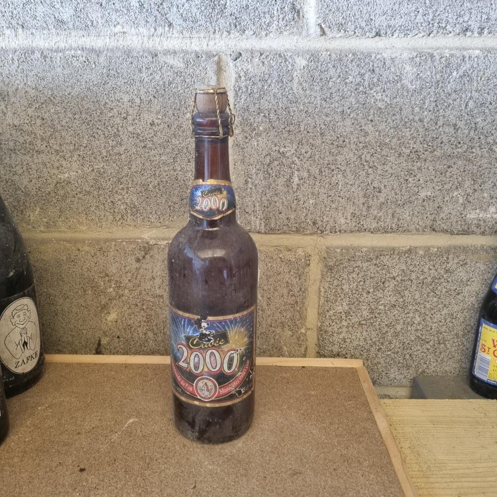 Bouteille de bière Cuvée 2000, Collections, Enlèvement ou Envoi, Utilisé, Bouteille(s), Autres marques