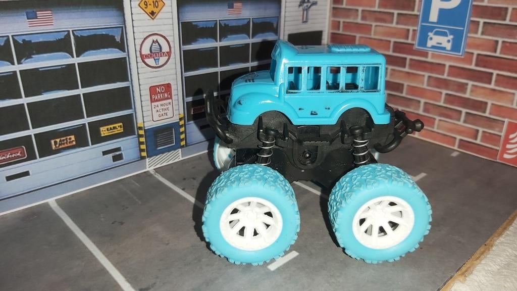 Monster Truck  school  bus wrijving aangedreven, Hobby & Loisirs créatifs, Enlèvement ou Envoi, Comme neuf, Camion