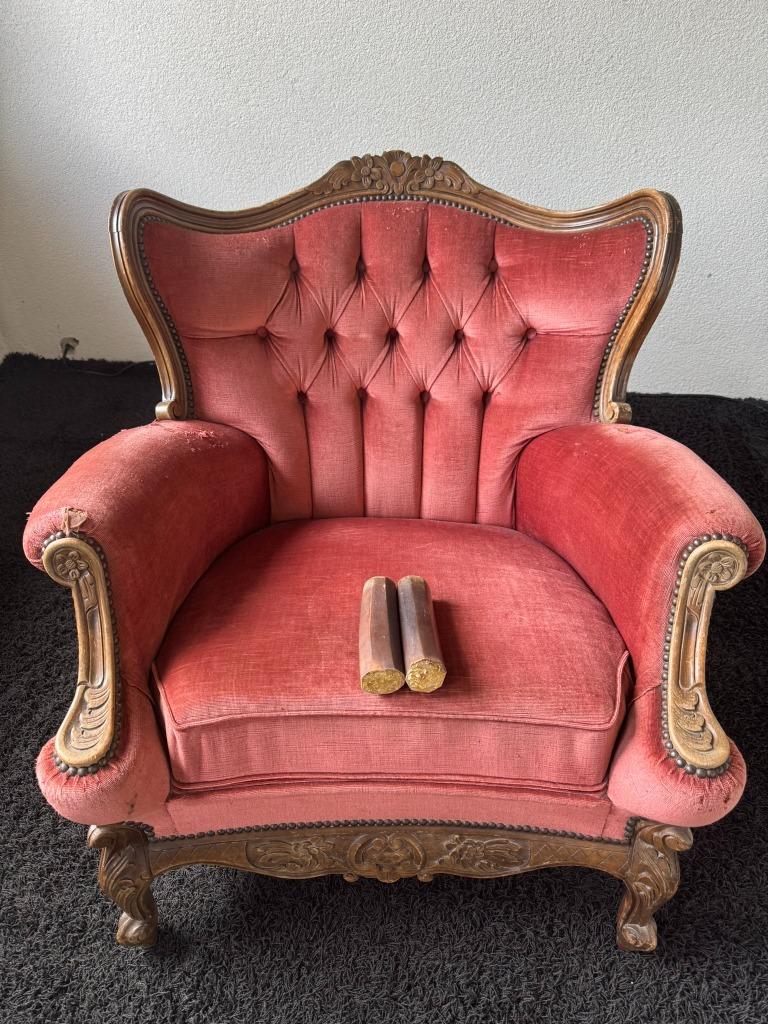 Barok stoel in originele maar versleten staat TEAB, Ophalen