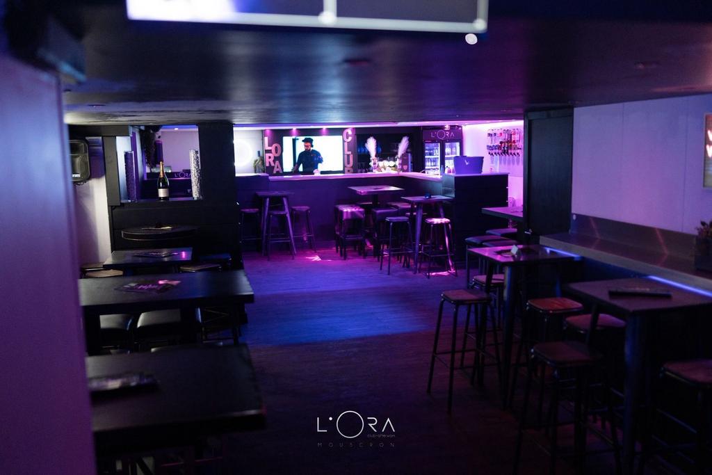 jolie club a vendre, Articles professionnels