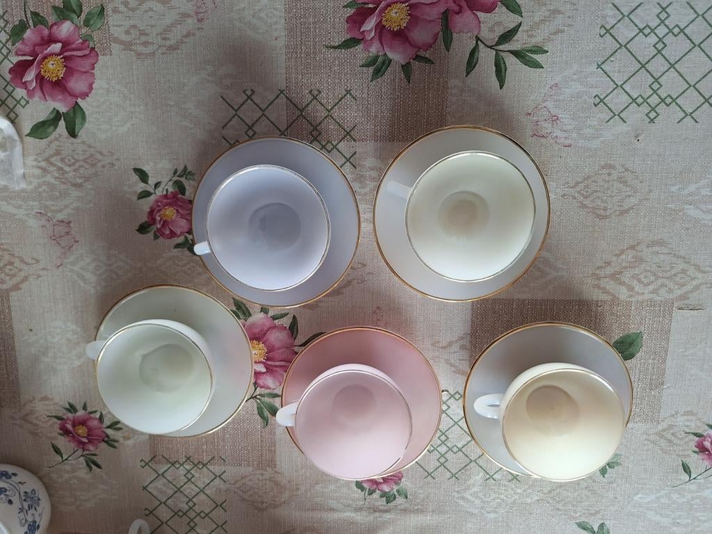 Ensemble de 5 tasses en arcopal arlequin, Antiquités & Art, Enlèvement ou Envoi