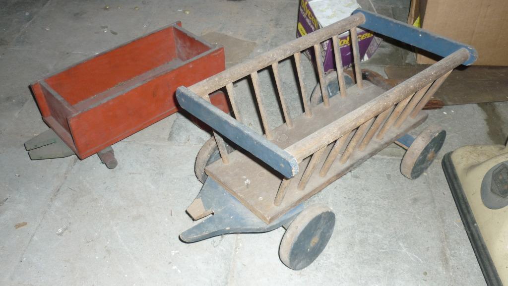 2 OUDE HOUTEN SPEELGOED KARRETJES, Enlèvement