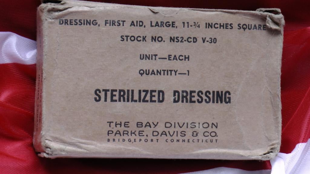 Pansement de premiers secours WWII Parke, Davis & Co. (USA), Collections, Objets militaires | Général, Autres, Envoi