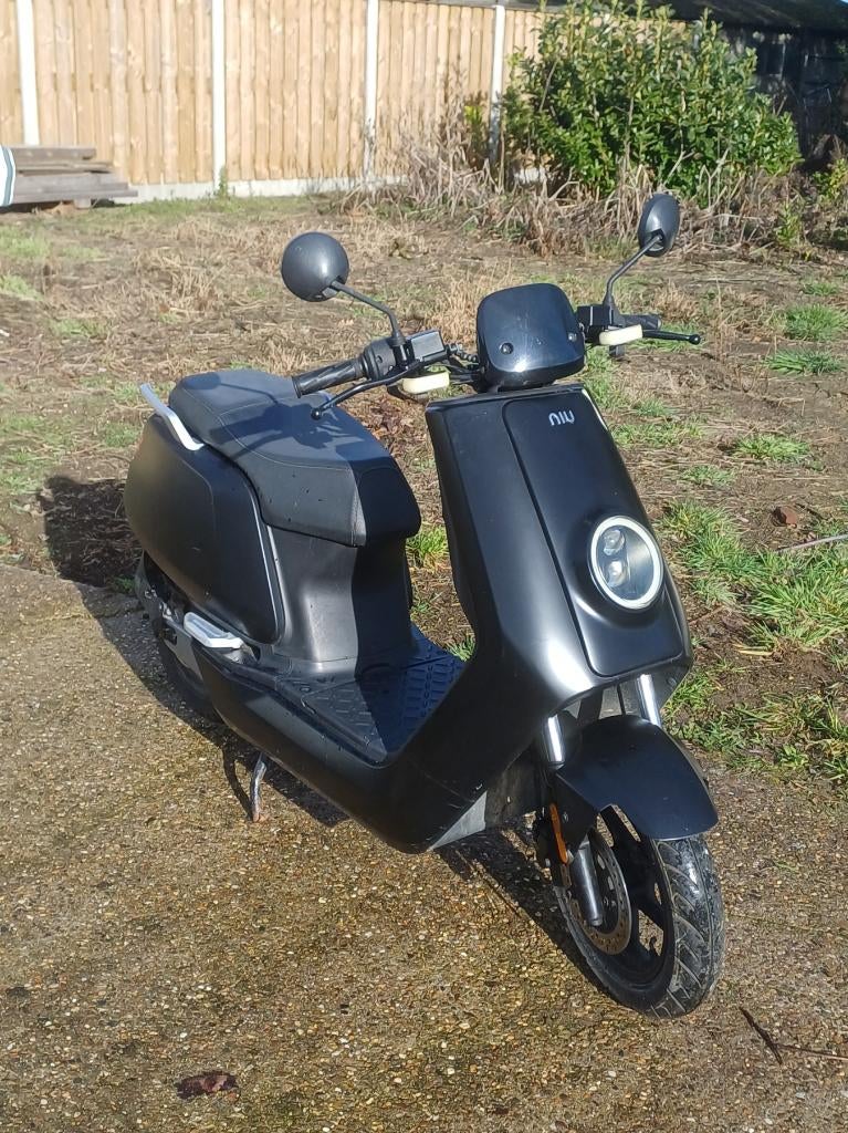 NIU N1 (NQi) Sport Zwart elektrische scooter, Vélos & Vélomoteurs, Scooters | Marques Autre, Utilisé, Classe B (45 km/h), Électrique