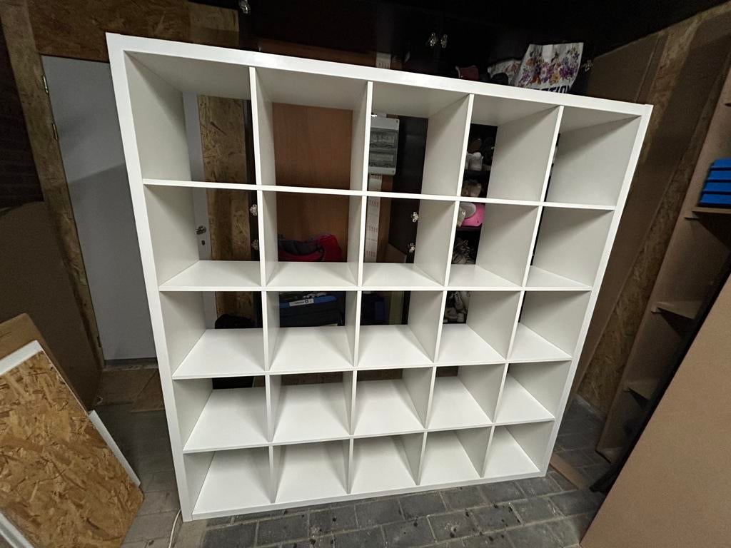 Belle armoire robuste ikea KALLAX à vendre. 5x5, Maison & Meubles, Armoires | Armoires murales, Utilisé, 150 à 200 cm, 150 à 200 cm