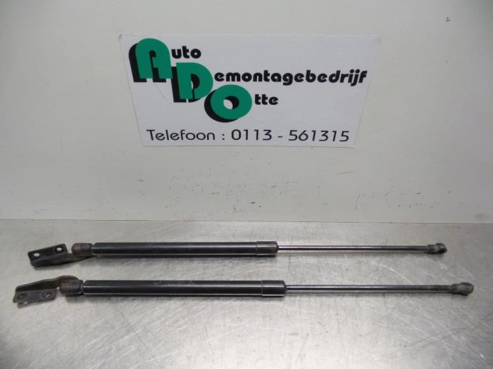 Set Gasdempers Achterklep van een Nissan Micra (Micra 11 92-, Auto-onderdelen, Gebruikt, -, -, Ophalen of Verzenden