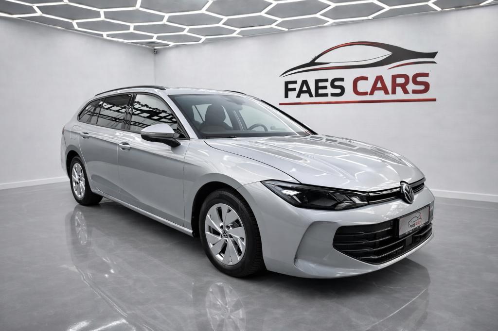 Volkswagen Passat break mild hybride, Auto's, Stof, 4 cilinders, Hybride Elektrisch/Benzine, Zilver of Grijs