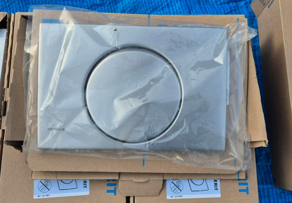 Je vends 5 plaques de commande WC Geberit, Bricolage & Construction, Sanitaire, Neuf, Inox, Enlèvement