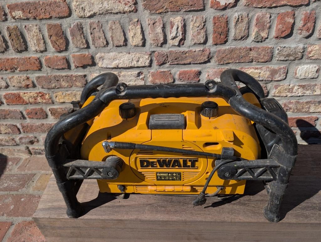 Werkradio DeWalt, Ophalen, Radio