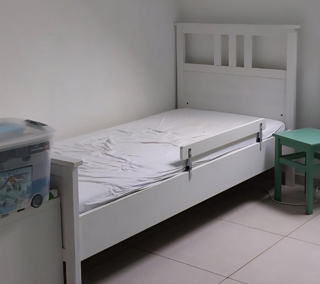 Wit kinderbed verkocht met lattenbodem, Ophalen, 85 tot 100 cm, Zo goed als nieuw, Lattenbodem